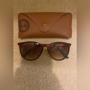 NEW Women’s Ray Ban Erika Classic!!